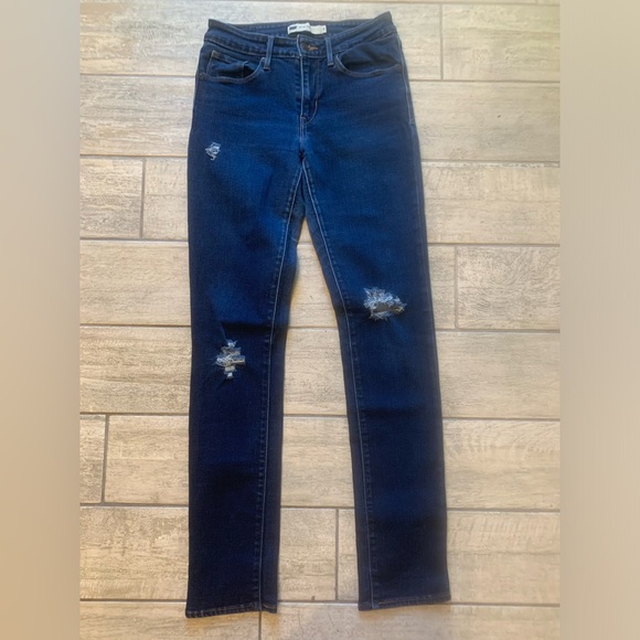 LEVI’S Mid Rise Distressed Skinny Jean - Picture 6 of 7